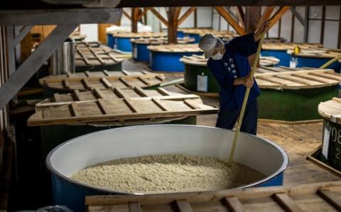 本みりん 三河みりん 九重櫻 一升瓶 1.8L プロの料理人も愛用 みりん 発祥 醸造元 元祖 甘み うま味 九重味淋 三河 碧南 国内産 水稲もち米 米こうじ 本格米焼酎 全国酒類品評会 最高 名誉大賞 調味料 家庭料理 格上げ 愛知県 碧南市 お取り寄せ 送料無料 H002-080