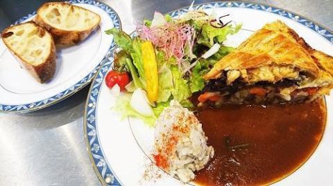 牛ほほ肉と根野菜のパイ包み 根菜 パイ 洋食 無添加 人参 レンコン ジャガイモ 牛肉　H080-031