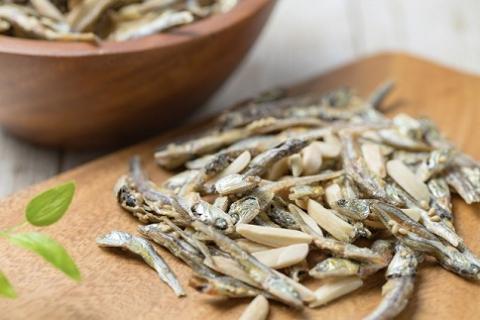 （数量限定）【2025年 年内発送】 手軽に健康習慣 小分けのこざかなアーモンド カシューナッツ入り 480g(16gｘ30袋) おうち時間 おやつ 大満足 美容 健康 栄養豊富 人気 高リピート ナッツ H059-121_Dec