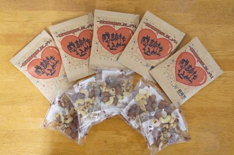 【コンパクトサイズ】手渡しギフトやプレゼントに最適 無塩素焼きミックスナッツ5P＆こだわりの低温焙煎コーヒー5P おうち時間 直火焙煎 おやつ 大満足 チャック付き 美容 健康 栄養豊富 人気 高リピート　H059-129