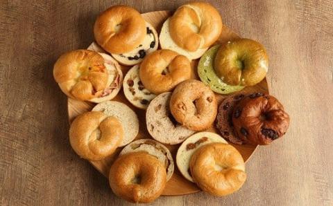 わっぱ堂 ふわもち ベーグル セット 詰め合わせ 10種 バラエティー 豊富 いちじく 抹茶 ブルーベリー チーズ ベーコン 国産 小麦 自家製 厳選 個包装 保存 便利 パン 食品 朝食 おやつ お取り寄せ グルメ 愛知県 碧南市 送料無料 H049-037