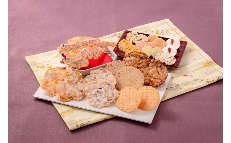 ワンランク上の海鮮煎餅詰合せ「潮の香15袋(13種)」 　海老 えびせん 海老姿焼き 贈り物 ギフト お歳暮 せんべい おつまみ 海鮮 乾物 和菓子 醤油味 お菓子 おやつ 煎餅 小分け 海鮮せんべい えびせん家族 人気 高リピート H011-139