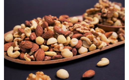 〈2026年3月発送〉 【大容量】4種の無塩ミックスナッツ 4㎏（500g×8袋）アーモンド カシューナッツ マカダミアナッツ くるみ 生ナッツ 直火焙煎 おつまみ おやつ 大満足 チャック付き 美容 健康 人気 高リピート ナッツ H059-153_Mar