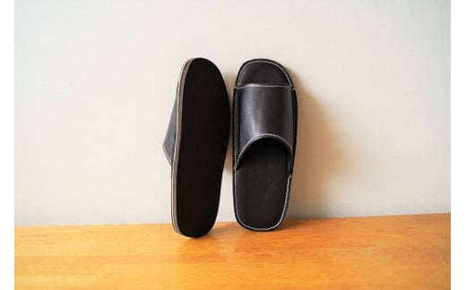 靴職人手作りの本革「スリッパ」 ブラック キッズサイズ ルームシューズ 部屋履き 雑貨 日用品 革 本革 高級 ギフト プレゼント 贈答 黒 災害 子ども H066-050