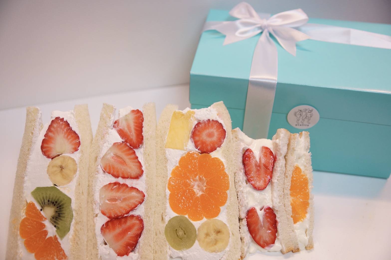 甘さ控えめ！八百屋が厳選したワンちゃん＆飼い主様フルーツサンドセット 5個セット フルーツ フルーツサンド 犬 愛犬 一緒 果物 くだもの H151-012