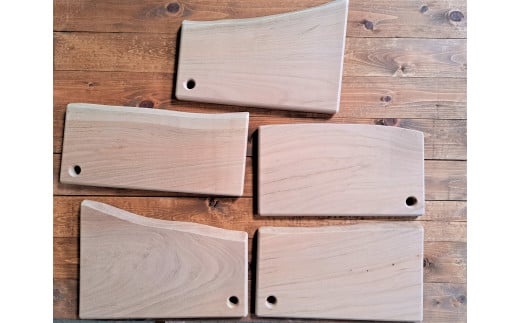 木製カッティングボード 〈サクラ〉 和 まな板 桜 キッチン用品 雑貨 調理器具 料理 アウトドア プレゼント 贈り物 1点もの 木材 天然木 H176-004