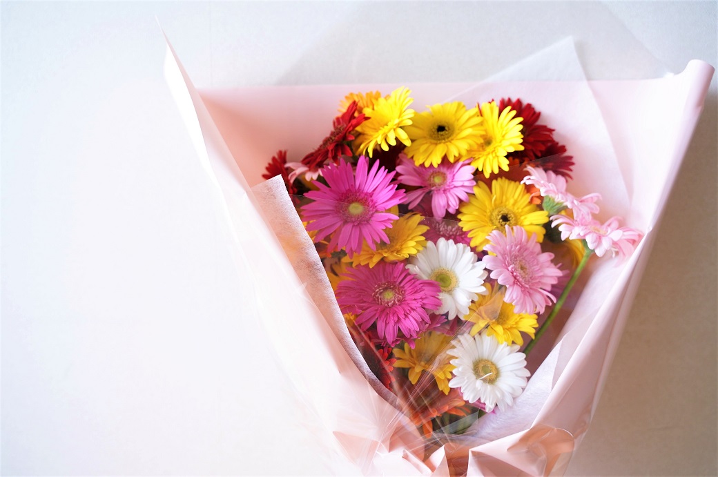 【ラッピング付】生花 イエローオレンジガーベラ の花束 50本 日付指定可能 ギフト プレゼント ラッピング 産地直送 インテリア お花 フラワー ボリューム満点 H193-014