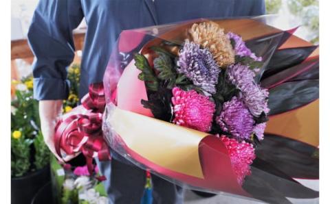 【おしゃれな染花】シックな色合いのカラーリングマムの花束 H092-056