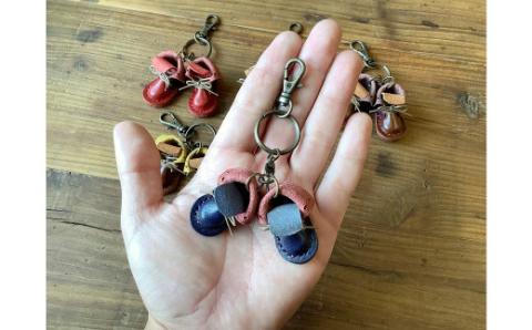 【5種より選べるツートンカラー】本革ミニチュアブーツキーホルダー ブーツ 革靴 キーホルダー 小物 レザー 牛革 革 日本製 ハンドメイド  H179-002