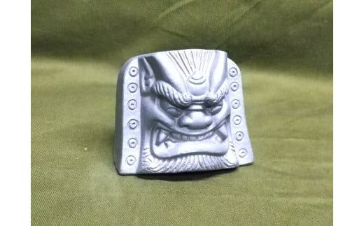 伝統工芸士の鬼師が作る【守護鬼瓦シリーズ】 見守り守護鬼面(自立型) 睨み・笑い 計２体セット 開運 魔除 三州鬼瓦 工芸品 H064-033