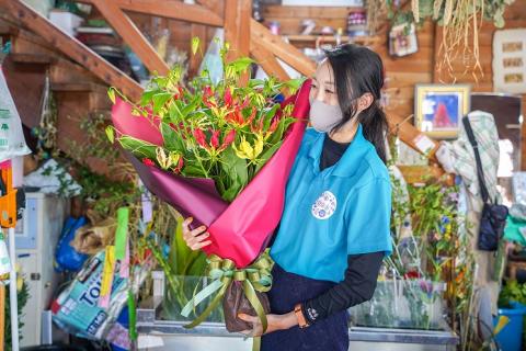 【栄光・情熱の花】グロリオサの花束　H092-047