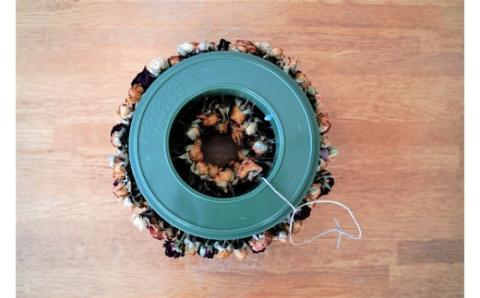 【地産地消】バラづくしの華やぎドライフラワーリース  4色以上のバラを使用 壁掛け可能 インテリア プレゼント H092-060