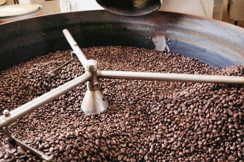 【極深煎り】【グラウンド（挽いた状態）でお届け】アイス専用＆ホット専用 コーヒー豆800g（200g×各種2袋） ～お家で楽しむ自家焙煎の香り高いコーヒー～　H163-028