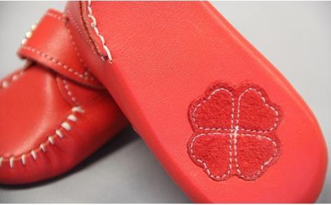 ＜紙箱＞ 靴職人手作り　こころがこもったファーストシューズ（全9種） 刻印 名入れ 靴 赤ちゃん 子供 孫 贈り物 プレゼント 出産祝い 誕生祝い 刻印 名入れ 革 赤 白 茶　H066-020