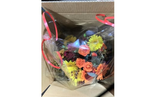 【全４回】季節感じる生花の定期便 (9月～12月に毎月お届け) 花 クリスマス お正月 リース クルクマ バラ 薔薇 ガーベラ マム 菊 H092-068