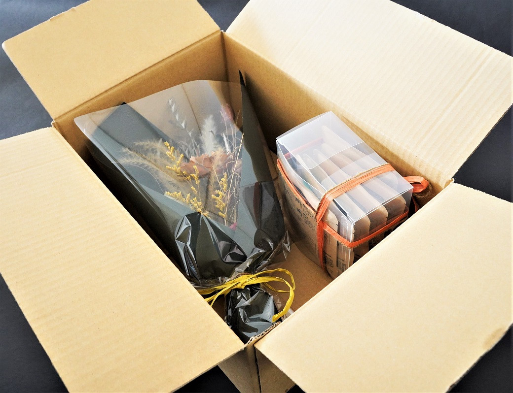 【ギフトにおすすめ】ドライフラワーブーケ ＆ こだわり自家焙煎珈琲３種 ギフト 贈り物 大切な人 花束 ドライフラワー コーヒー ドリップ H143-019