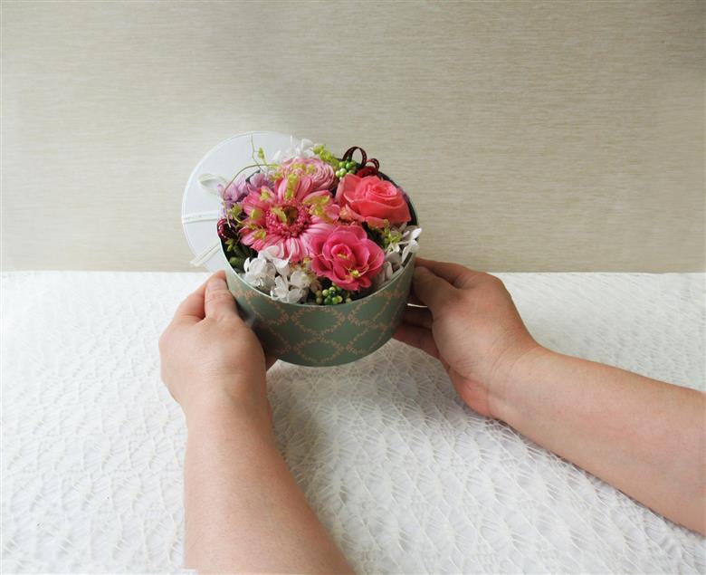 【日付指定可能】プリザーブドフラワーBOXアレンジメント 薔薇 バラ ギフト プレゼント ラッピング 産地直送 インテリア お花 フラワー H193-023