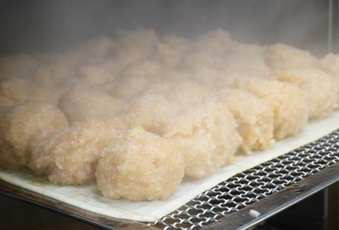 究極 海老 せんべい「千歳のえび(2枚×8袋)×5袋」ノンフライ 高級 えびせん 詰め合わせ　H011-097