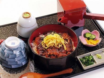 【12月24日受付分まで年内発送】三河一色産 鰻ひつまぶし 6人前 出汁付き うなぎ処はちすか 国産 日本料理 うなぎ 真空 冷蔵 大きい 白だし かつおぶし 出汁 ひつまぶし 家族 6人前 蒲焼 お吸い物 薬味 刻み 海苔 のり わさび　セット　H026-033