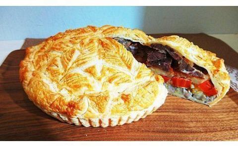 牛ほほ肉と根野菜のパイ包み 根菜 パイ 洋食 無添加 人参 レンコン ジャガイモ 牛肉　H080-031