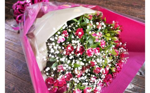 【上品な美しさ】マーブル模様のミニバラとカスミソウの花束 H092-057