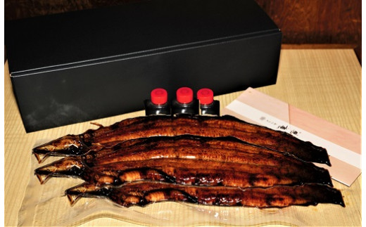 三河一色産　うなぎ手焼き【蒲焼パック3尾(1尾150g～180g)】・U034-34
