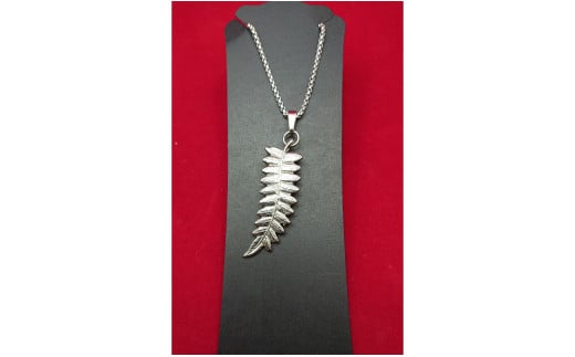 S023-15.チタン製ペンダントトップ　葉