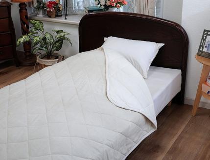 【ふんわりとやわらかな風合いが魅力】オーガニックい草染め綿わたキルトケット　シングルサイズ_【G0449】