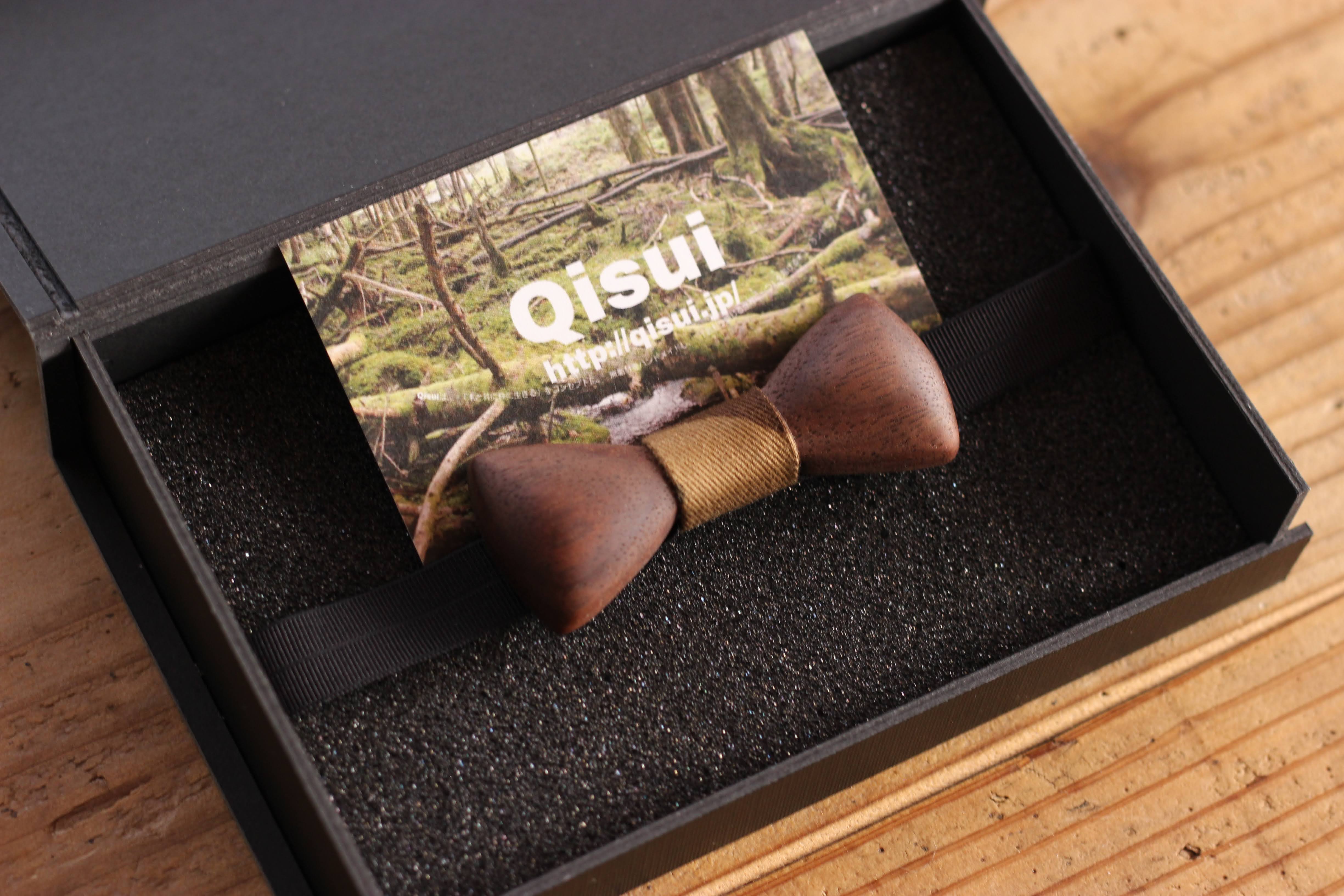 ベビー用オリジナル木製蝶ネクタイ（ウォールナット） ｜ ハンドメイド 蝶ネクタイ ネクタイ ベビー用品 赤ちゃん 子供 キッズ ベビー かわいい おしゃれ 木製 ウォールナット ワンポイント 誕生日 記念日 お祝い 晴れ着 衣装 結婚式 撮影 アイテム