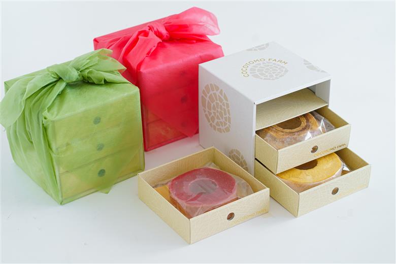 自家製生米粉100%のしっとりバウムクーヘンが人気　ココトモBOX　CA-03｜バウムクーヘン お米 米粉 ソフト 白米 苺 イチゴ セット 詰め合わせ スイーツ デザート ココトモ プチギフトバームクーヘン ヘルシー グルテンフリー愛知 尾張