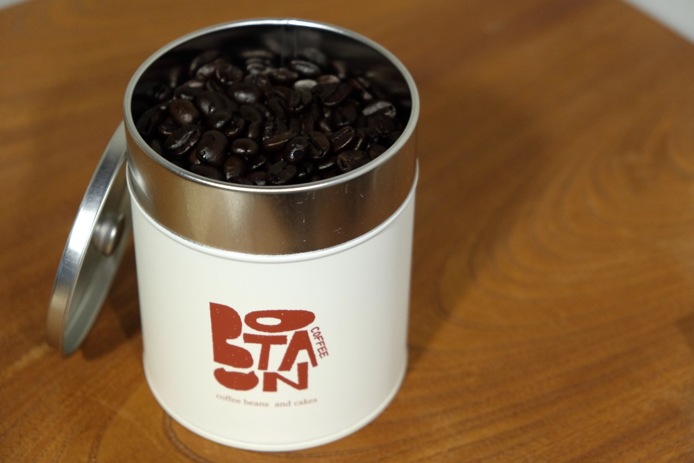 ロースターおすすめ3種のコーヒー豆とオリジナルグッズのセット｜ コーヒー 珈琲 おすすめ 焙煎 コーヒー豆 珈琲豆 3種 自家焙煎 飲料 ドリップ 珈琲ボタン 飲み比べ セット オリジナルグッズ グッズ キャニスター カレンダー 日替わりカレンダー 日めくりカレンダー 犬山市 城下町 愛知県