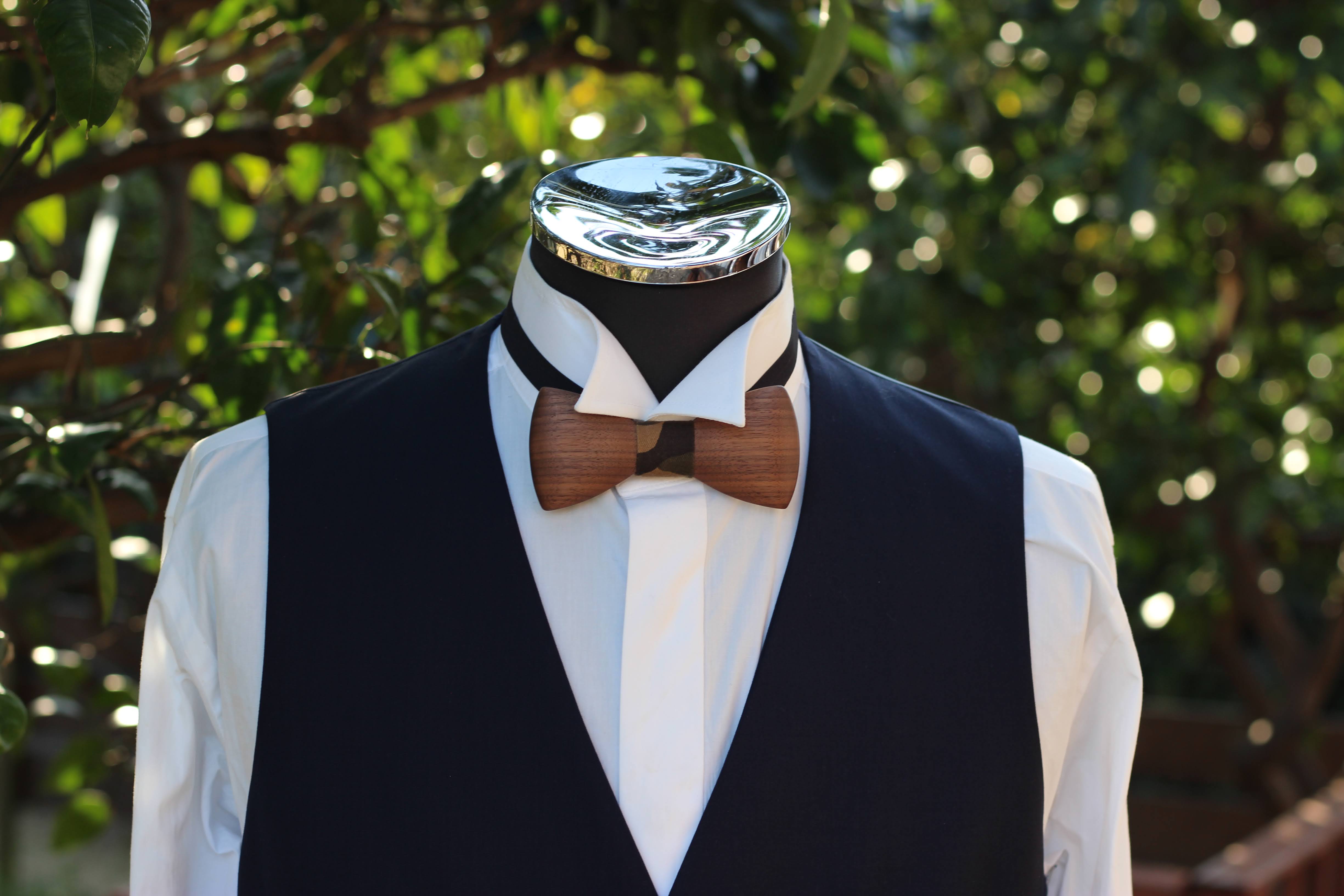 【一点物：ハンドメイド】オリジナル木製蝶ネクタイ（ウォールナット） ｜ パーティ イベント 入園式 卒園式 蝶ネクタイ ネクタイ メンズ 日本製 木製 新郎 蝶タイ お色直し 披露宴 お祝い 記念日 記念撮影 ファッション おしゃれ 小物