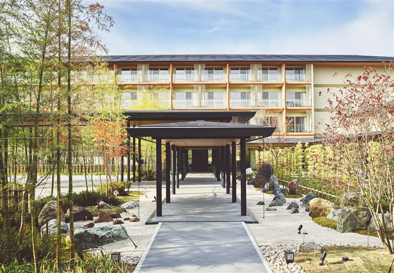 【ホテルインディゴ 犬山有楽苑】木曽川ビュールームご宿泊ペア招待券（朝食・夕食付き） | ペア宿泊券 2名分 1泊2食 ホテル 高級 露天風呂 宿泊 休暇 国宝 犬山城 如庵 有楽苑 愛知 岐阜 尾張 名古屋 温泉宿泊 旅行 観光 宿泊 宿泊券 チケット 愛知県