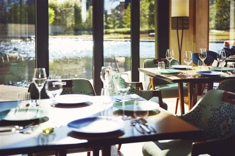 【ホテルインディゴ 犬山有楽苑】スタンダードルームご宿泊ペア招待券（朝食・夕食付き） | ペア宿泊券 2名分 1泊2食 ホテル 高級 露天風呂 宿泊 休暇 国宝 犬山城 如庵 有楽苑 愛知 岐阜 尾張 名古屋 温泉宿泊 旅行 観光 宿泊 宿泊券 チケット 愛知県