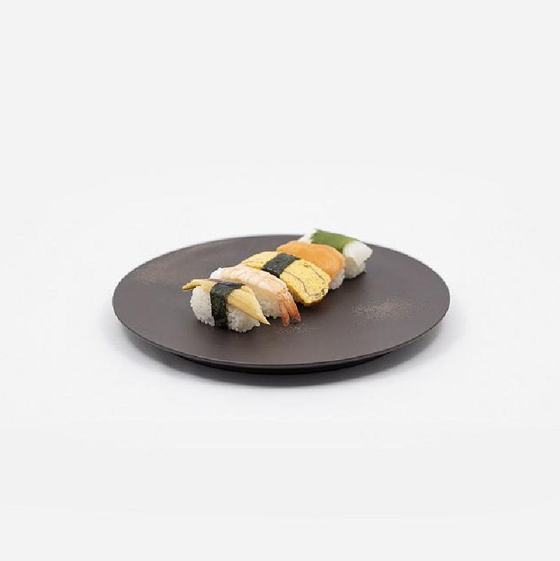 佳窯 丸盤 Φ24cm（黒貝）常滑焼 陶器 食器 皿 丸皿 プレート 24cm 電子レンジ可 食洗機使用可 シンプル マット 贈り物 プレゼント 日本製 黒 キッチン キッチン用品 チャラ パスタ皿 おしゃれ INAX 日本六古窯 愛知県 常滑市