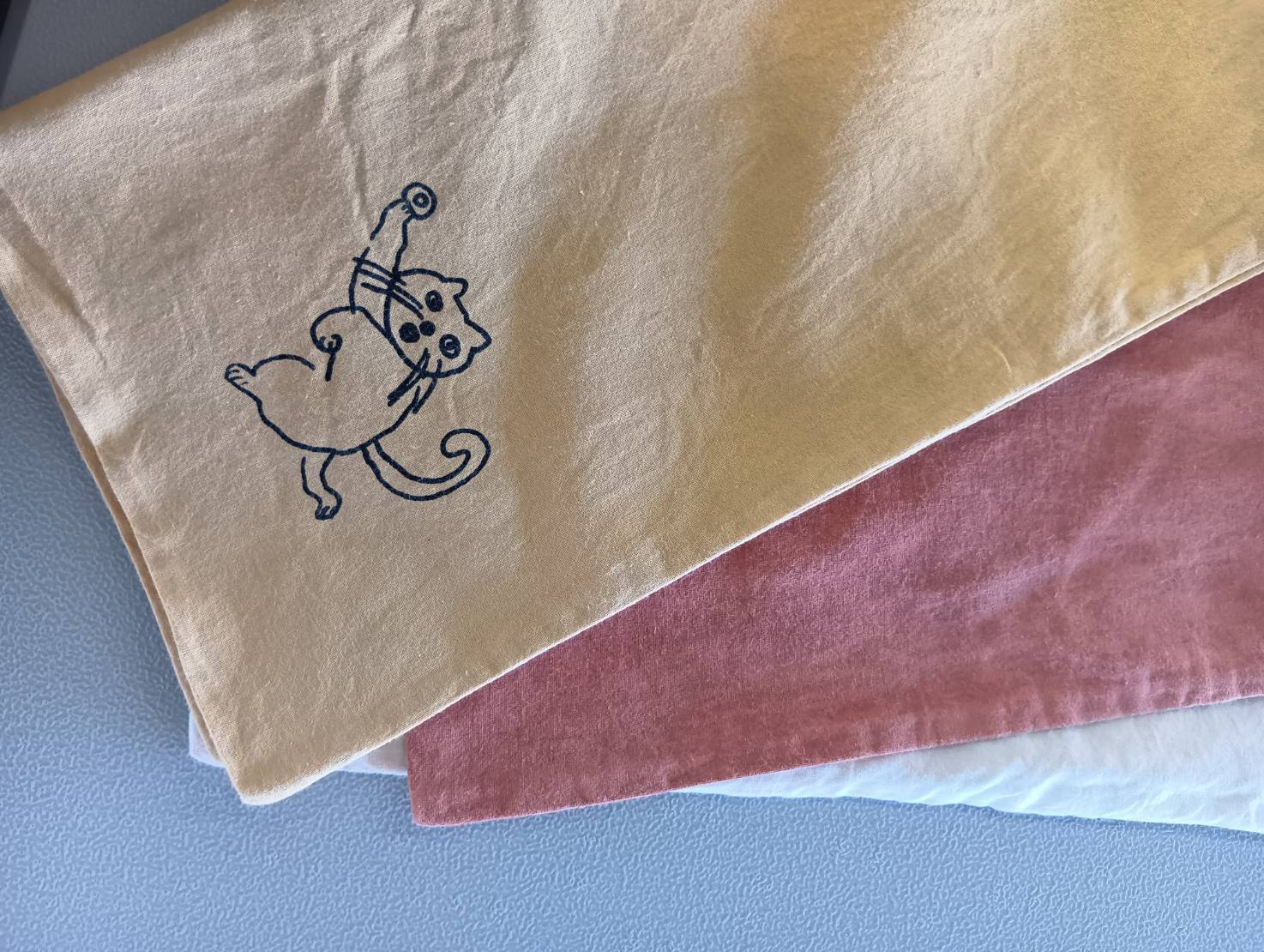 陶土バッグ １点【カラー：朱泥】トートバッグ 鞄 カバン 知多木綿 雑貨 ファッション 可愛い オシャレ 猫 ねこ 土 常滑の土 農福 農福連携返礼品 愛知県 常滑市