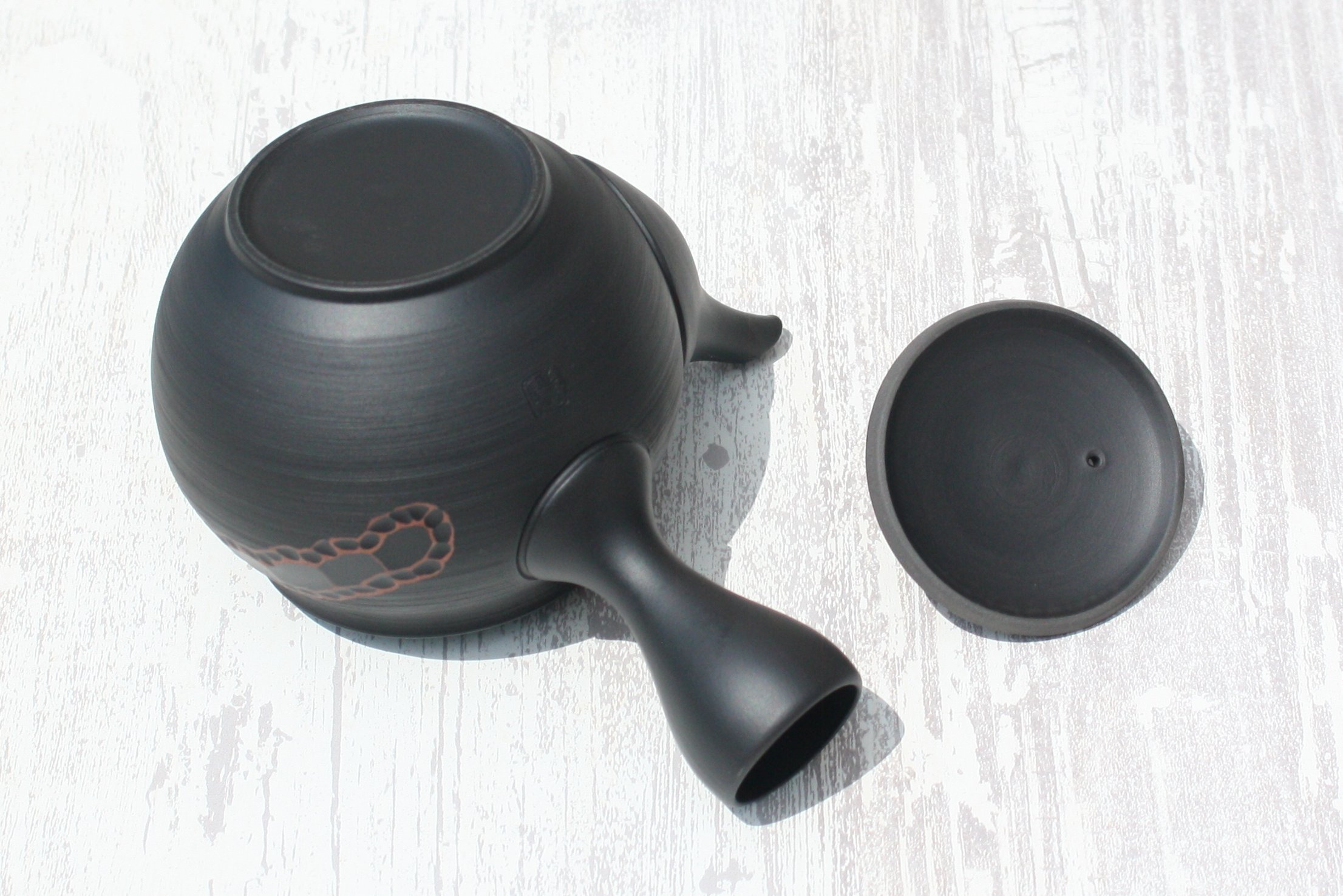 常滑焼　宝龍窯　黒窯変リングカット急須　セラメッシュ（陶製茶こし）| 常滑焼 急須 シンプルデザイン おしゃれ 焼き物 特産品 贈り物 プレゼント とこ販 茶器 和食器 陶器 陶磁器 ティーポット キッチン用品 キッチン雑貨 日本製 食器 紅茶 日本茶 愛知県 常滑市