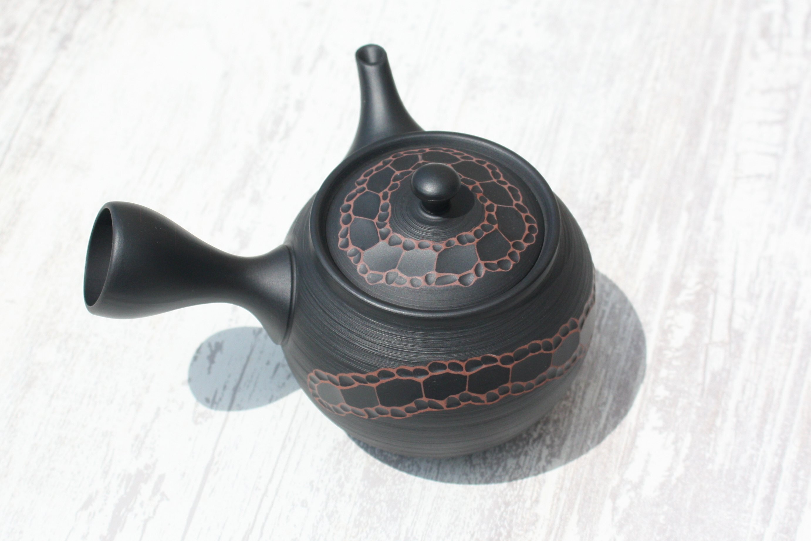 常滑焼　宝龍窯　黒窯変リングカット急須　セラメッシュ（陶製茶こし）| 常滑焼 急須 シンプルデザイン おしゃれ 焼き物 特産品 贈り物 プレゼント とこ販 茶器 和食器 陶器 陶磁器 ティーポット キッチン用品 キッチン雑貨 日本製 食器 紅茶 日本茶 愛知県 常滑市