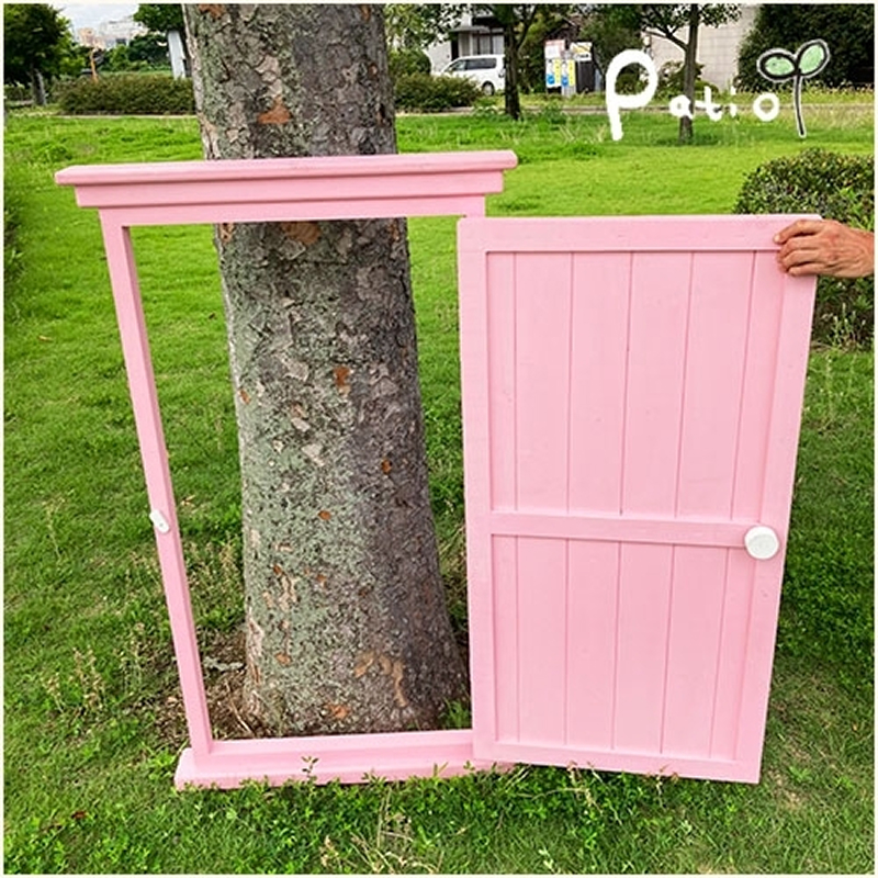 フェイクドアーのオブジェ 大 色:ブルー、ピンクから選択 フェイクドアー オブジェ 選べる カラー ブルー ピンク ドアー 扉 国産 ガーデン エクステリア ガーデニング オーナメント 手作業 強度 天然木 ナチュラル 庭 ベランダ 屋外 インテリア 防腐 防虫 愛知県 小牧市 送料無料