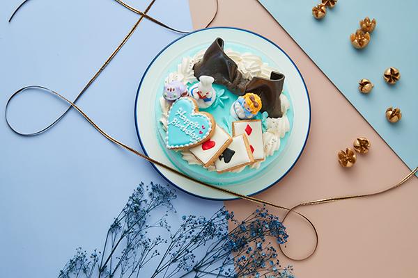 【Le Lis】不思議の国のアリス♪とびっきり可愛い芸術デコレーションケーキ5号（4～6名様分）！もちろん美味しさにも自信！【冷凍でお届け・冷蔵解凍】