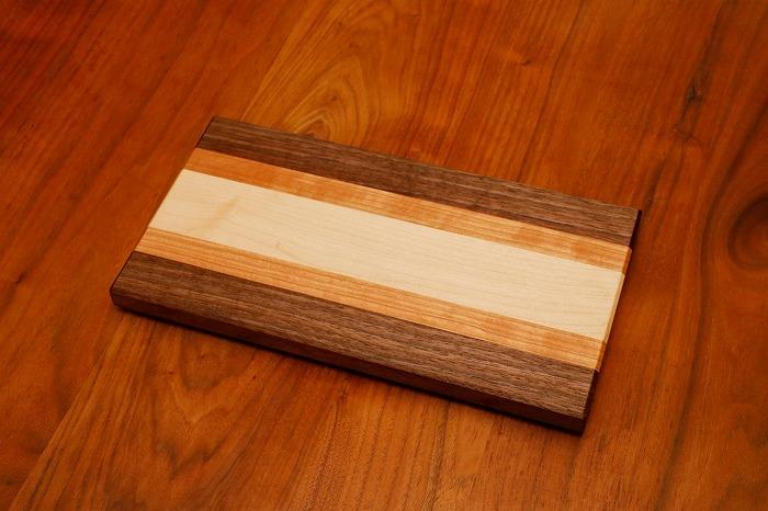 食卓に彩を添える小ぶりなカッティングボード typeWCM