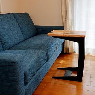 足が入りやすい無垢の木100%で作るソファーテーブル メイプル(楓)の希少な杢目を楽しむリバーテーブル