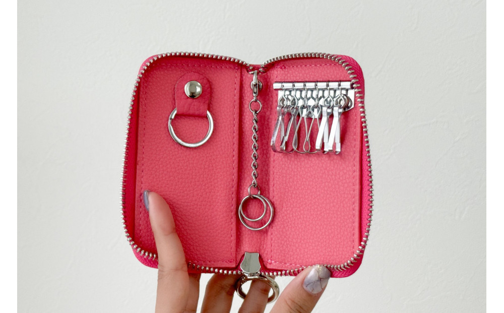 【スマートキー対応 カードが入る本革6連キーケース】＜濃いピンク＞ おしゃれ　可愛い　コンパクト　スリム　猫　レザー