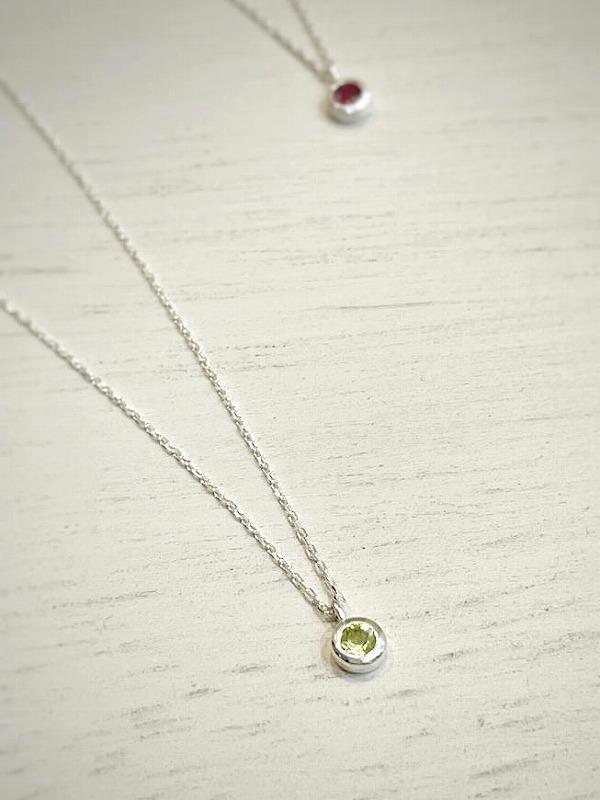 【プレゼント包装付き】誕生石ペンダント（シルバー）チェーン45cm