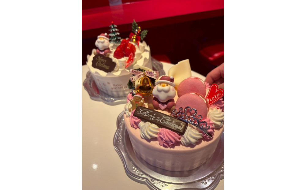 【Le Lis】クリスマスケーキ＜ピンクのデコレーション＞♪とびっきり可愛い芸術デコレーションケーキ5号（4～6名様分）【冷凍でお届け・冷蔵解凍】