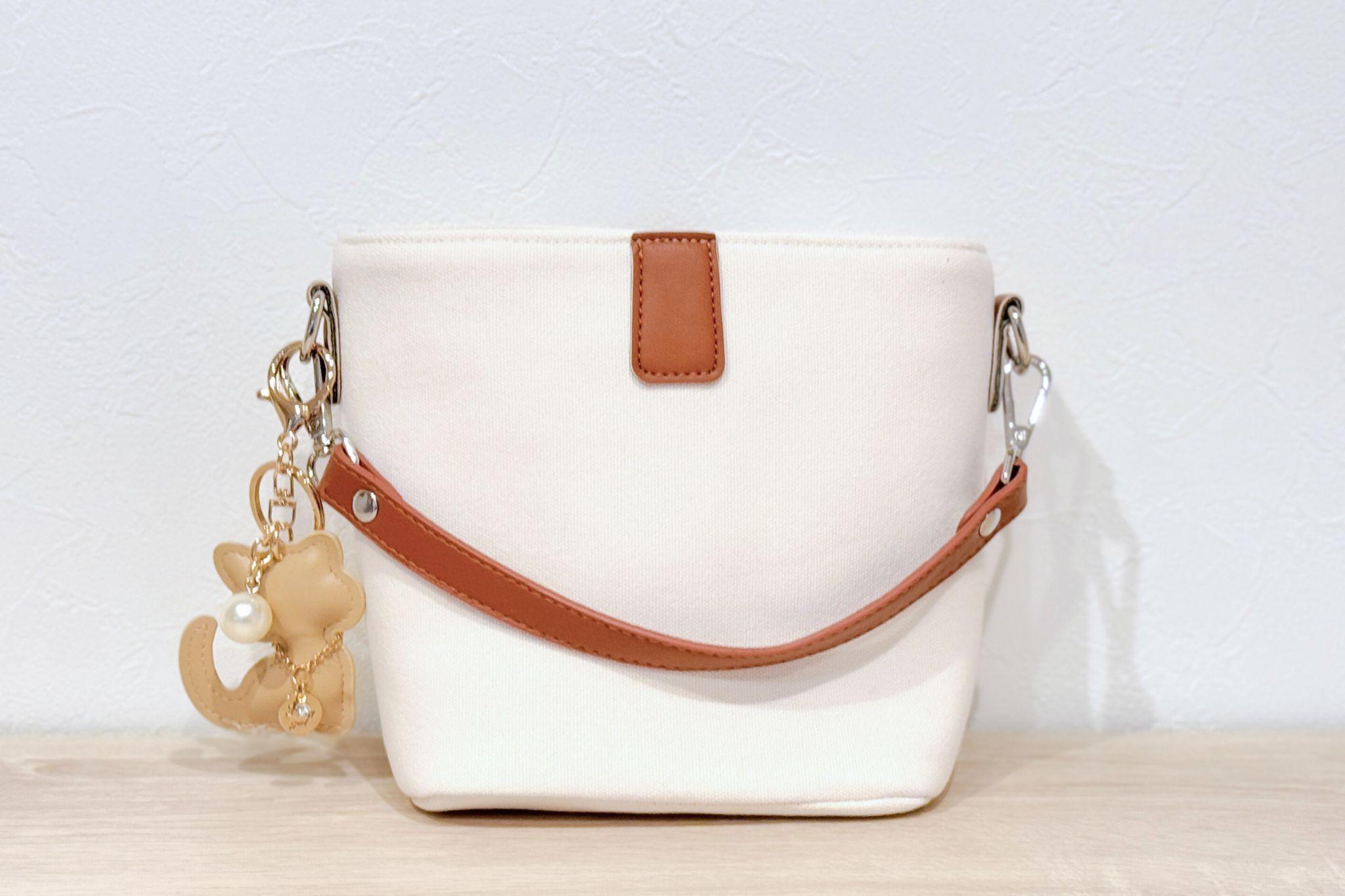 帆布 × 革　ショルダーバッグ　キャンバス　猫　かばん　小さめ　ミニバッグ　ねこ　キーホルダー　【ブラウン】