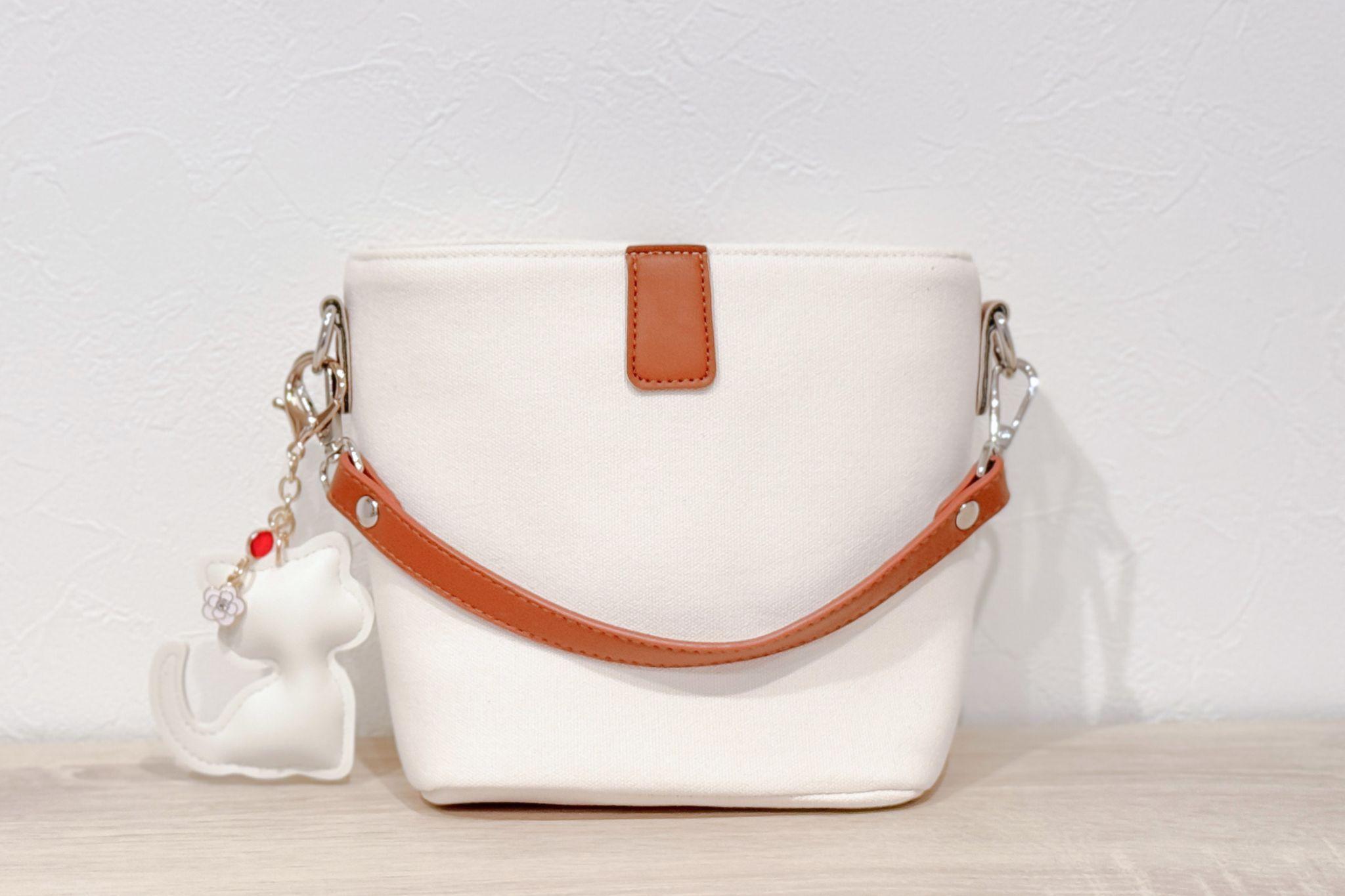 帆布 × 革　ショルダーバッグ　キャンバス　猫　かばん　小さめ　ミニバッグ　ねこ　キーホルダー　【ホワイト】