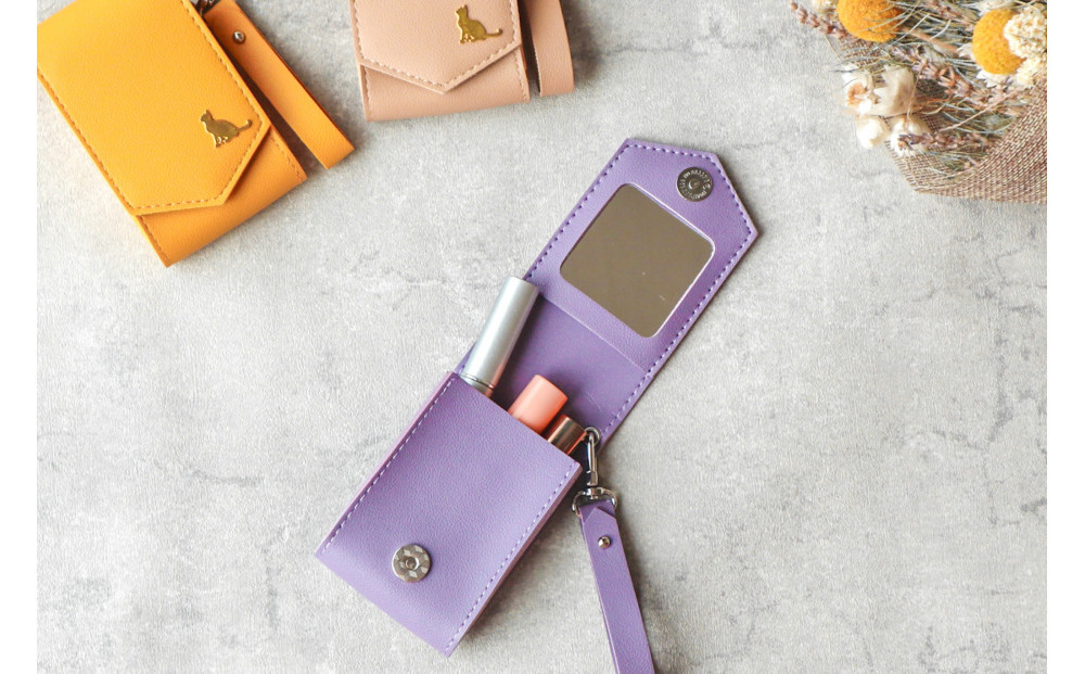 【パープル】毎日の“ときめき”を仕込めるリップケース　リップクリームホルダー　キーホルダーストラップ【ミラー付き・3本入る】