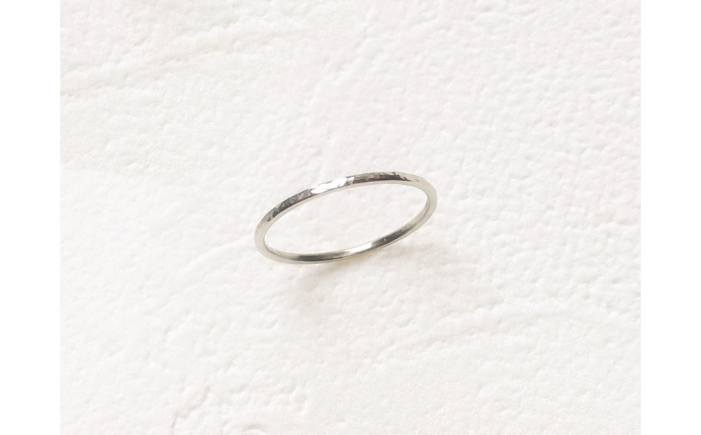 シルバー 丸つち目 細リング（ハンドメイド）【サイズ：7号】