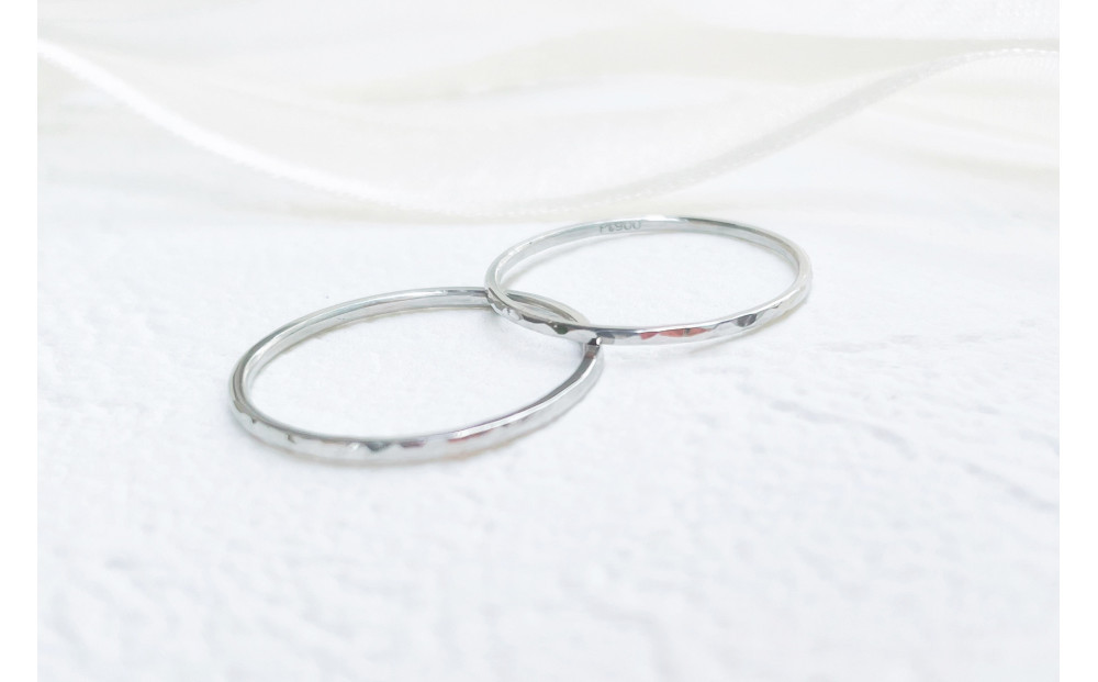 【プラチナ ペアリング】丸つち目 極細＆細リング（ハンドメイド）- ギフト包装付き -